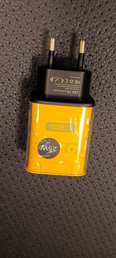 شارژر دیواری لیامی مدل CLH-M91 توان 25 وات با خروجی USB و Type-C