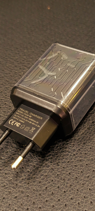 آداپتور لیامی مدل CH-22 توان 25 وات با خروجی USB و Type-C
