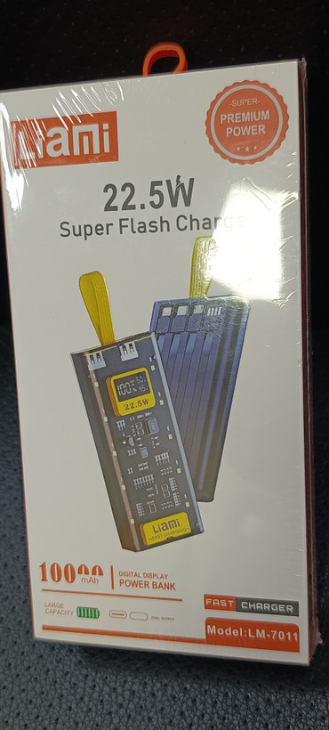 پاوربانک لیامی ظرفیت 10000 میلیآمپر ساعت مدل Super Flash Charger با توان 22.5 وات، چهار کابل متصل و نمایشگر دیجیتال
