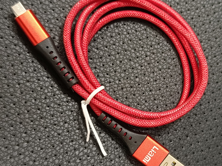 کابل شارژ میکرو USB مدل کنفی برزنتی رنگ قرمز با کانکتور فلزی