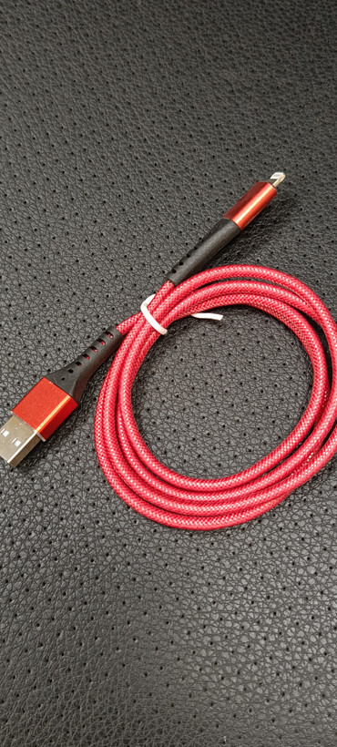 کابل شارژ آیفون USB به لایتنینگ مدل کنفی رنگ قرمز با کانکتور فلزی