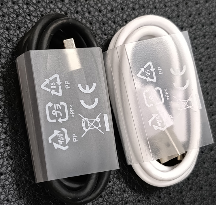 کابل شارژ USB Type-C رنگ سفید و مشکی