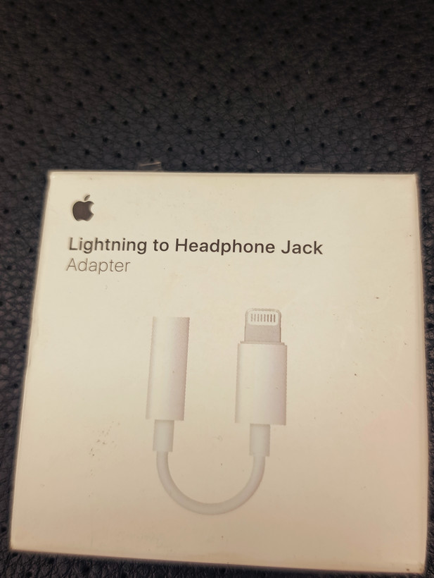 مبدل جک هدفون آیفون لایتنینگ به ۳.۵ میلیمتری مدل Lightning to Headphone Jack Adapter رنگ سفید