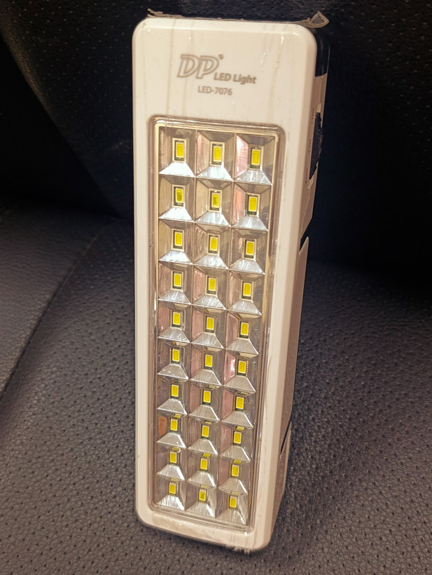 چراغ اضطراری شارژی DP LED LIGHT مدل LED-7076 با 36 LED و باتری لیتیوم 18650 ارتقایافته