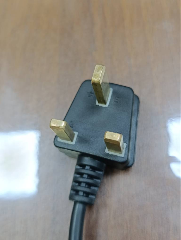 کابل برق ۱.۷ متری ۱۰ آمپر سهشاخه انگلیسی به IEC C13
