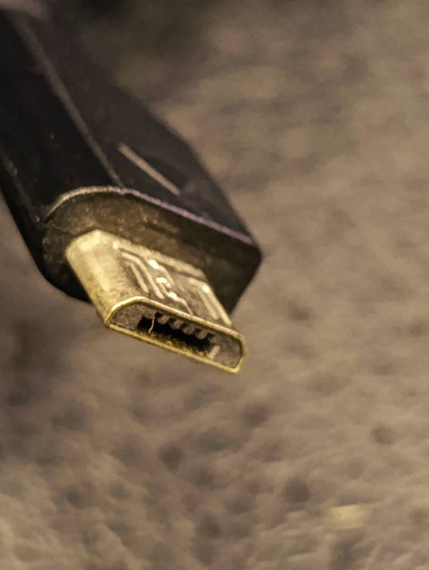 شارژر دیواری سامسونگ مدل ETA0U10EBE با کابل متصل Micro USB و خروجی ۷۰۰ میلیآمپر