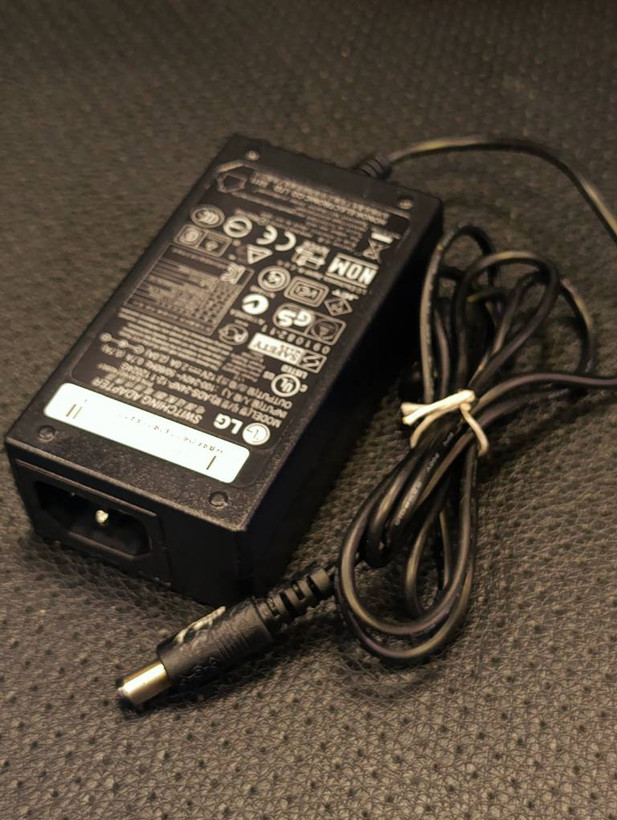 آداپتور اورجینال مانیتور LG مدل ADS-24NP-12-1 12024G با خروجی ۱۲ ولت ۲ آمپر و توان ۲۴ وات