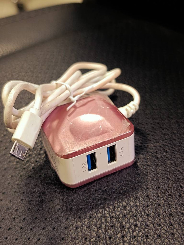 شارژر دیواری KeKe مدل F13C با دو پورت USB و کابل متصل Micro USB خروجی ۵ ولت ۲ آمپر