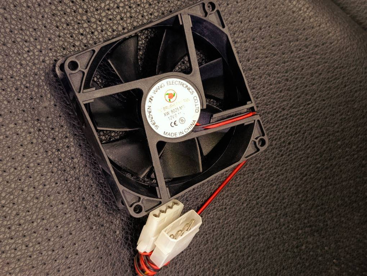 فن کیس ۸×۸ سانتیمتر Shenzhen Xin Wang مدل XW 8025 MS با ولتاژ ۱۲ ولت و کانکتور Molex