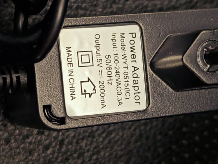 شارژر سوزنی تبلت مدل WYT-0515(IC) با خروجی ۵ ولت ۲ آمپر