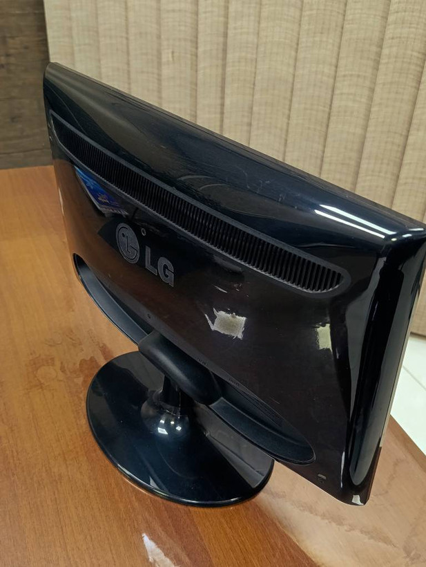 مانیتور 20 اینچ الجی LG FLATRON مدل W2061TQ-PFV با ورودی VGA و DVI استوک