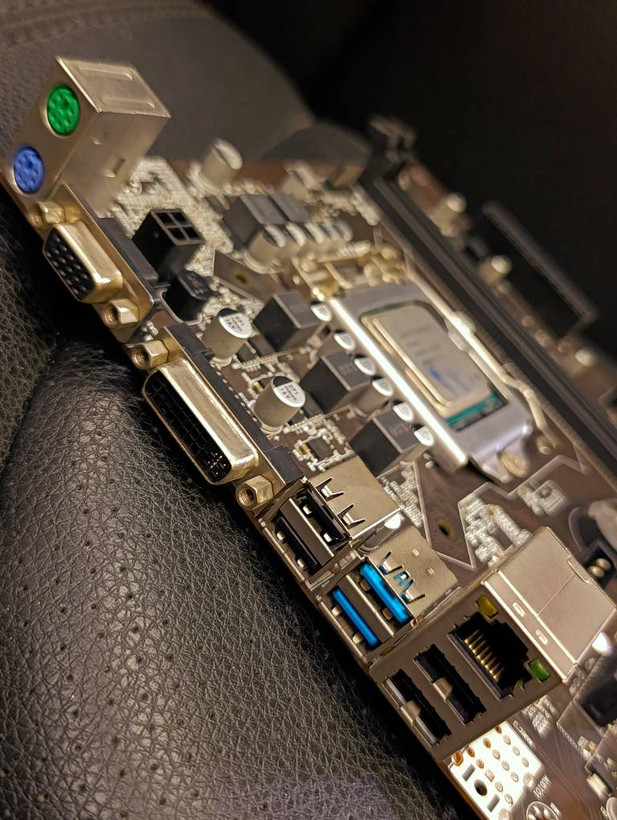 مادربرد ماینینگ B250 BTC-12P به همراه پردازنده Intel Pentium G4400 با پشتیبانی از 12 کارت گرافیک استوک در حد نو