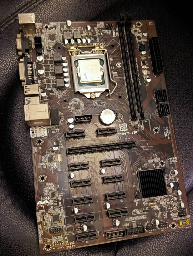 مادربرد ماینینگ B250 BTC-12P به همراه پردازنده Intel Pentium G4400 با پشتیبانی از 12 کارت گرافیک استوک در حد نو
