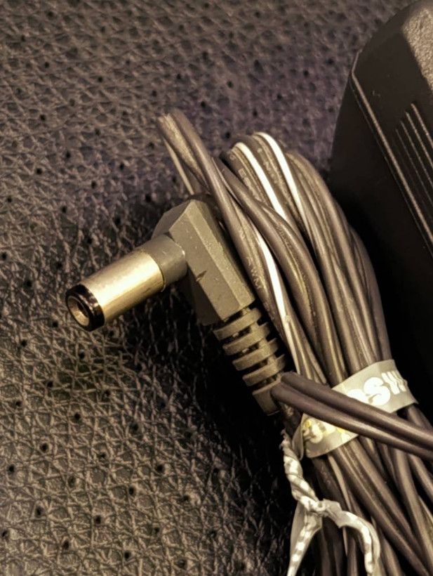 آداپتور(ترانس ) پاناسونیک Panasonic مدل PQLV1BX خروجی 9 ولت 500 میلیآمپر با فیش DC زاویهدار