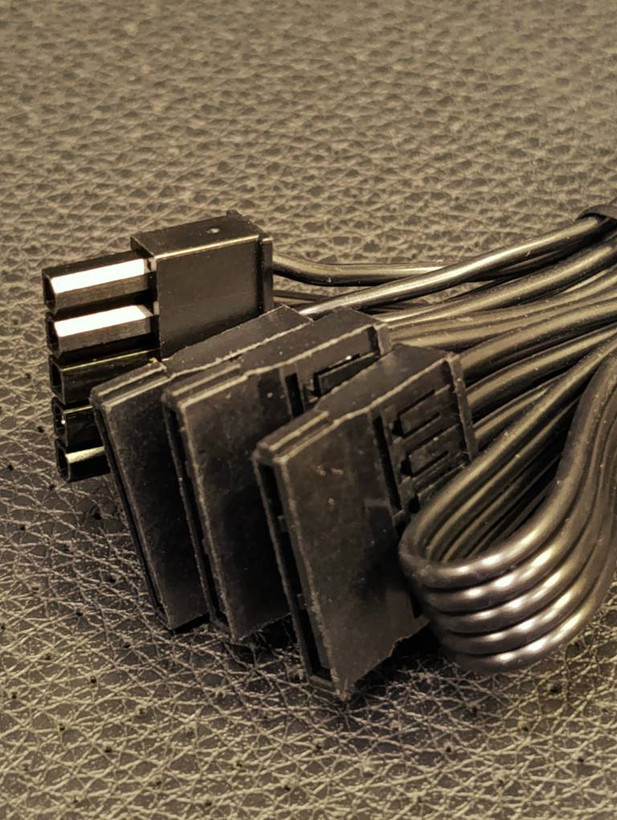 کابل خروجی برق پاور ماژولار GREEN با سه خروجی SATA