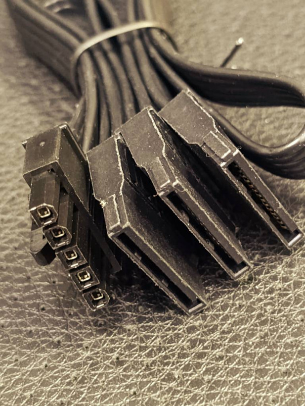کابل خروجی برق پاور ماژولار GREEN با سه خروجی SATA