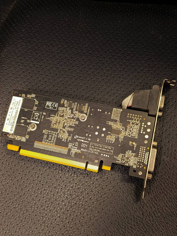 کارت گرافیک استوک XFX GeForce 8400 GS ظرفیت 512MB DDR2 مدل PV-T86S-YHL3