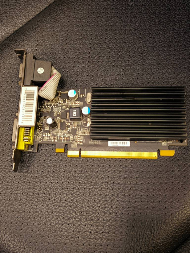 کارت گرافیک استوک XFX GeForce 8400 GS ظرفیت 512MB DDR2 مدل PV-T86S-YHL3