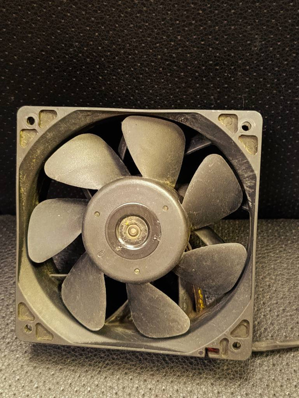 جت فن دوربالا ماینر مدل YH1238B12E 12V 2.7A سایز 12×12 استوک