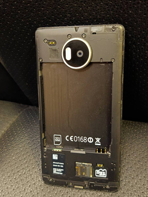 گوشی Microsoft Lumia 640 XL LTE Dual SIM مدل RM-1065 با LCD شکسته – مناسب تعمیرکار و قطعات