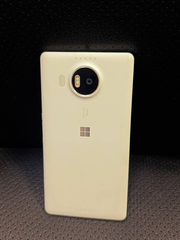 گوشی Microsoft Lumia 640 XL LTE Dual SIM مدل RM-1065 با LCD شکسته – مناسب تعمیرکار و قطعات