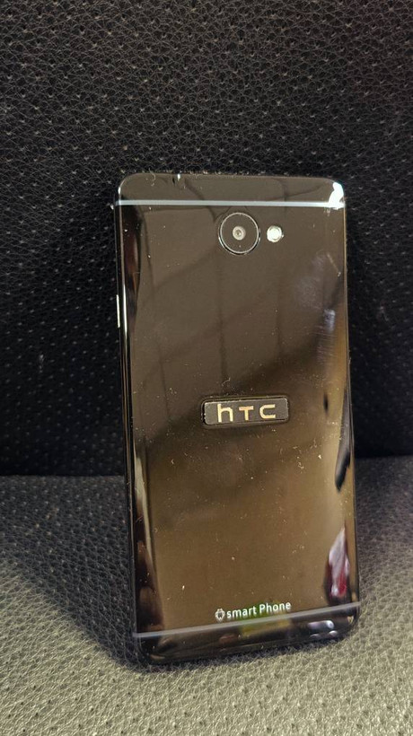 گوشی لمسی J-One طرح HTC One اندرویدی با دوربین 3 مگاپیکسل